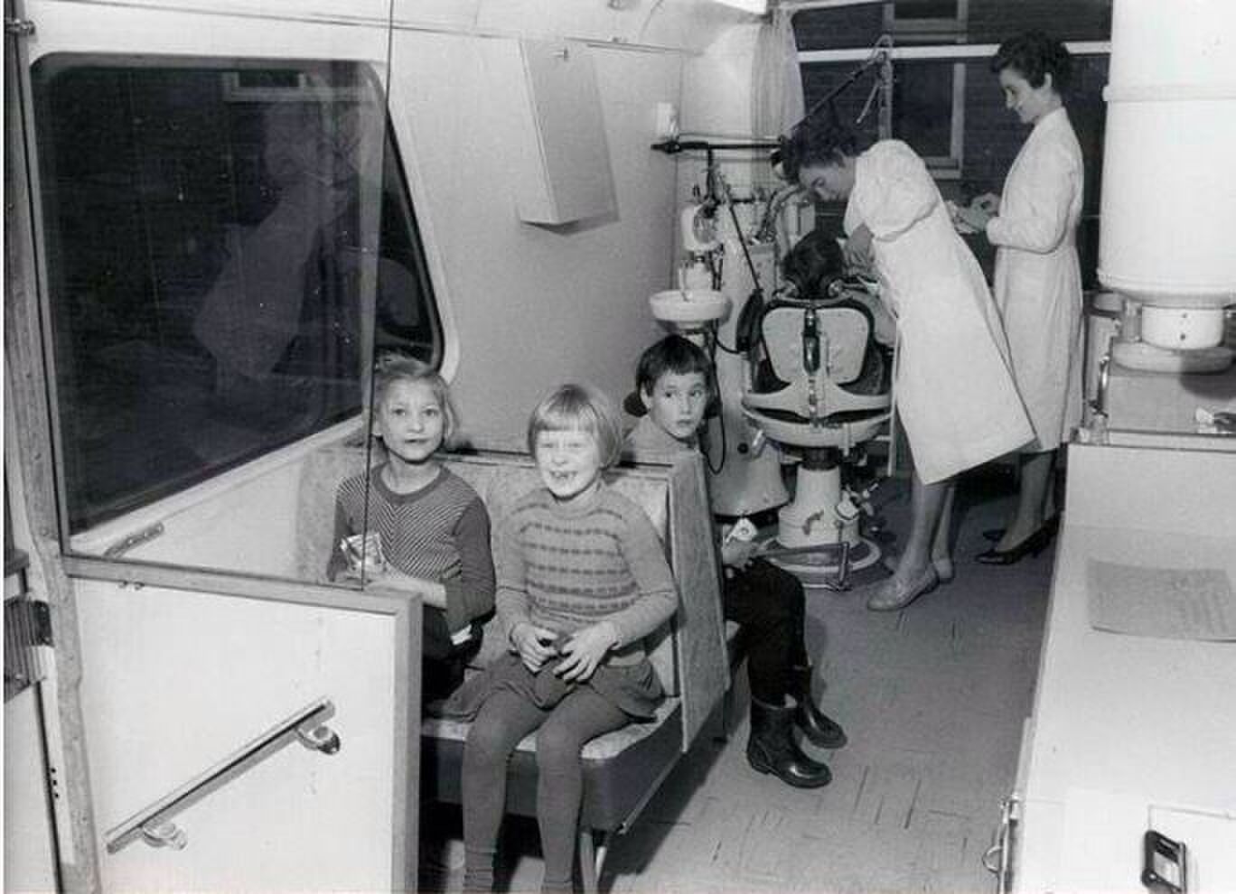 Naar de schooltandarts