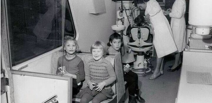 Naar de schooltandarts