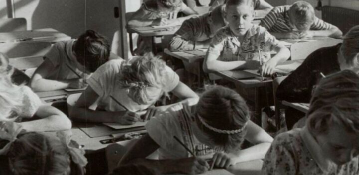 dictee-vroeger-schoolbank-blog